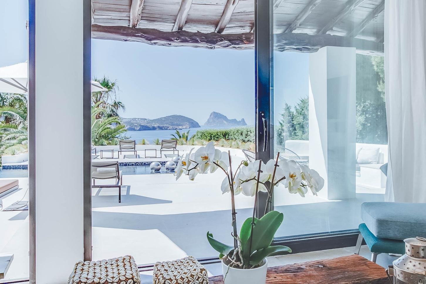 Villa Dining